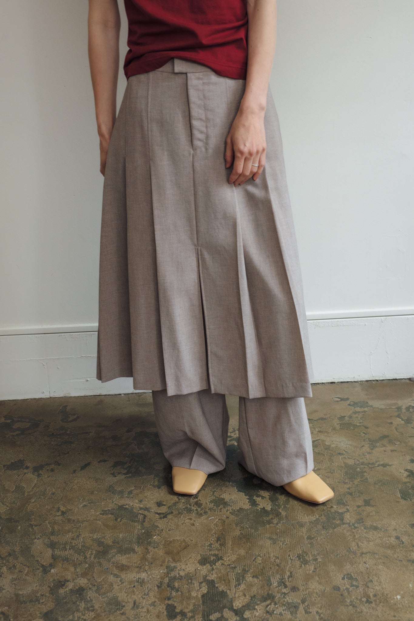Hip Hugger Center Slit Pleated Skirt (ls42437S)