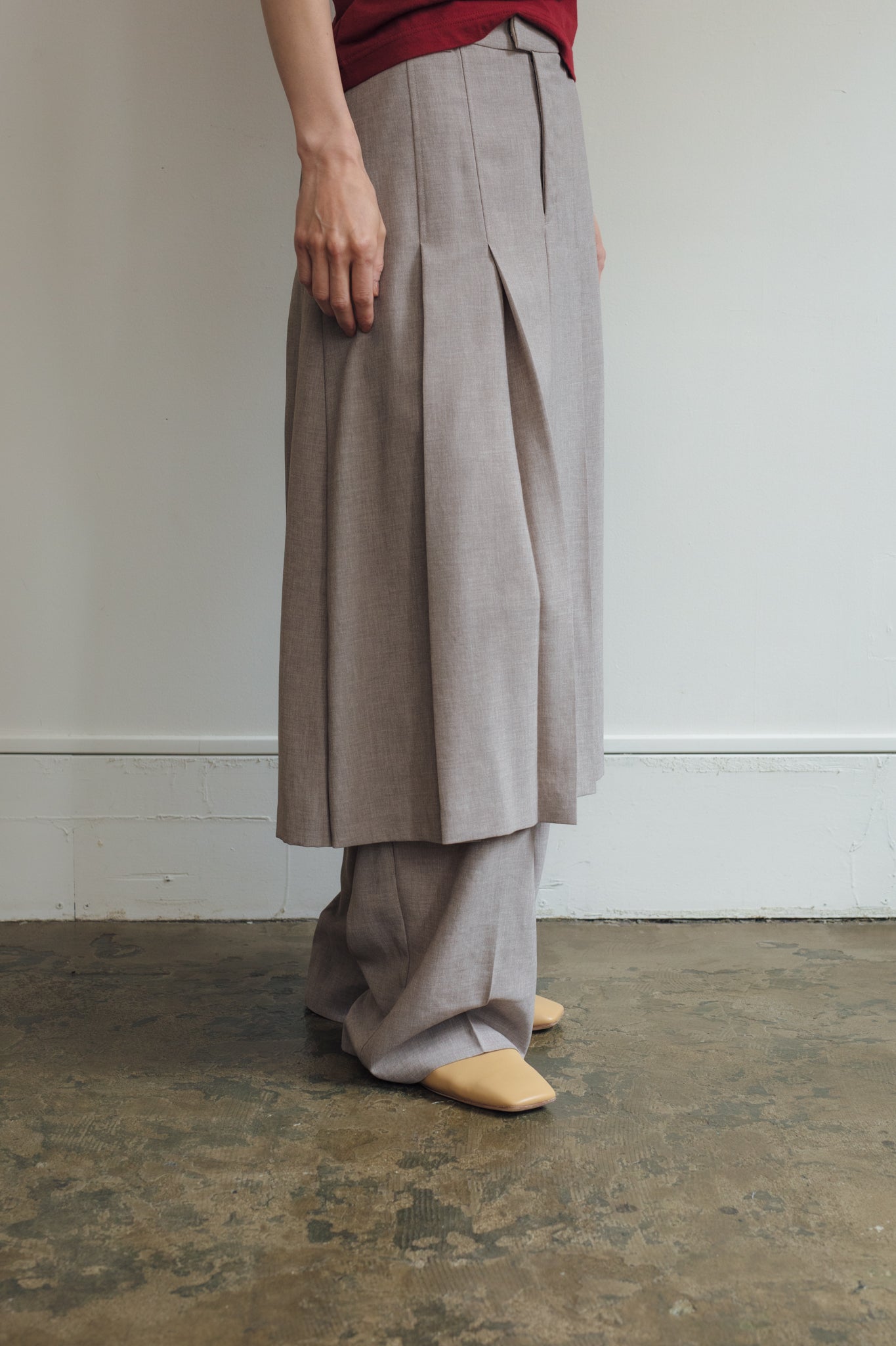 Hip Hugger Center Slit Pleated Skirt (ls42437S)