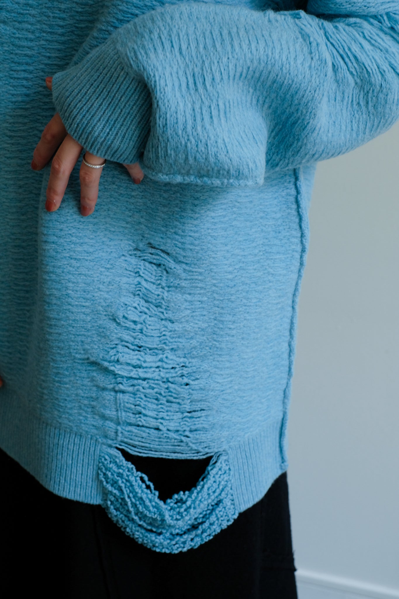 Extra Fine Merino Wool Distressed Sweater (ls44470K)