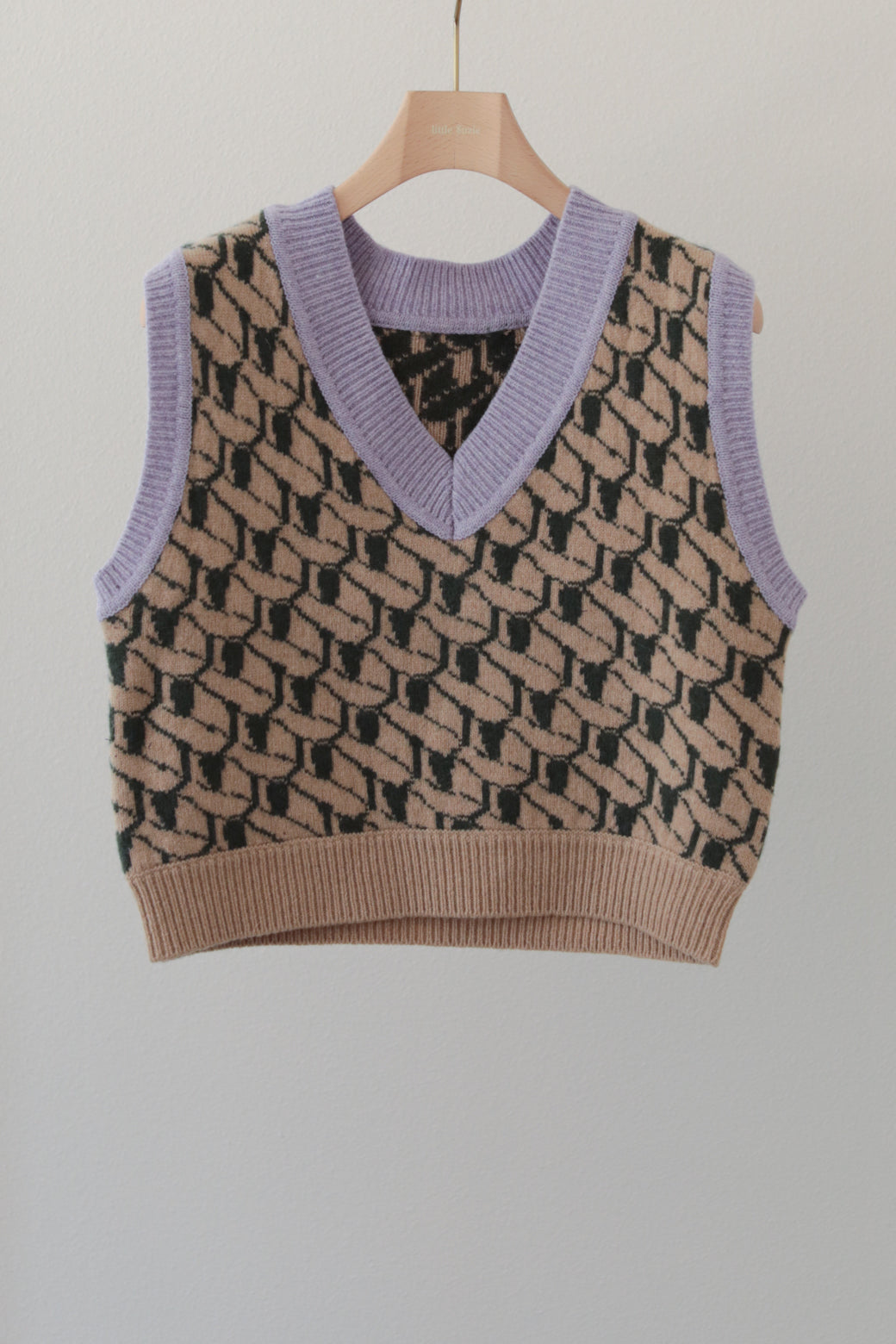 Geometric V Short Knit Vest (ls24308K)