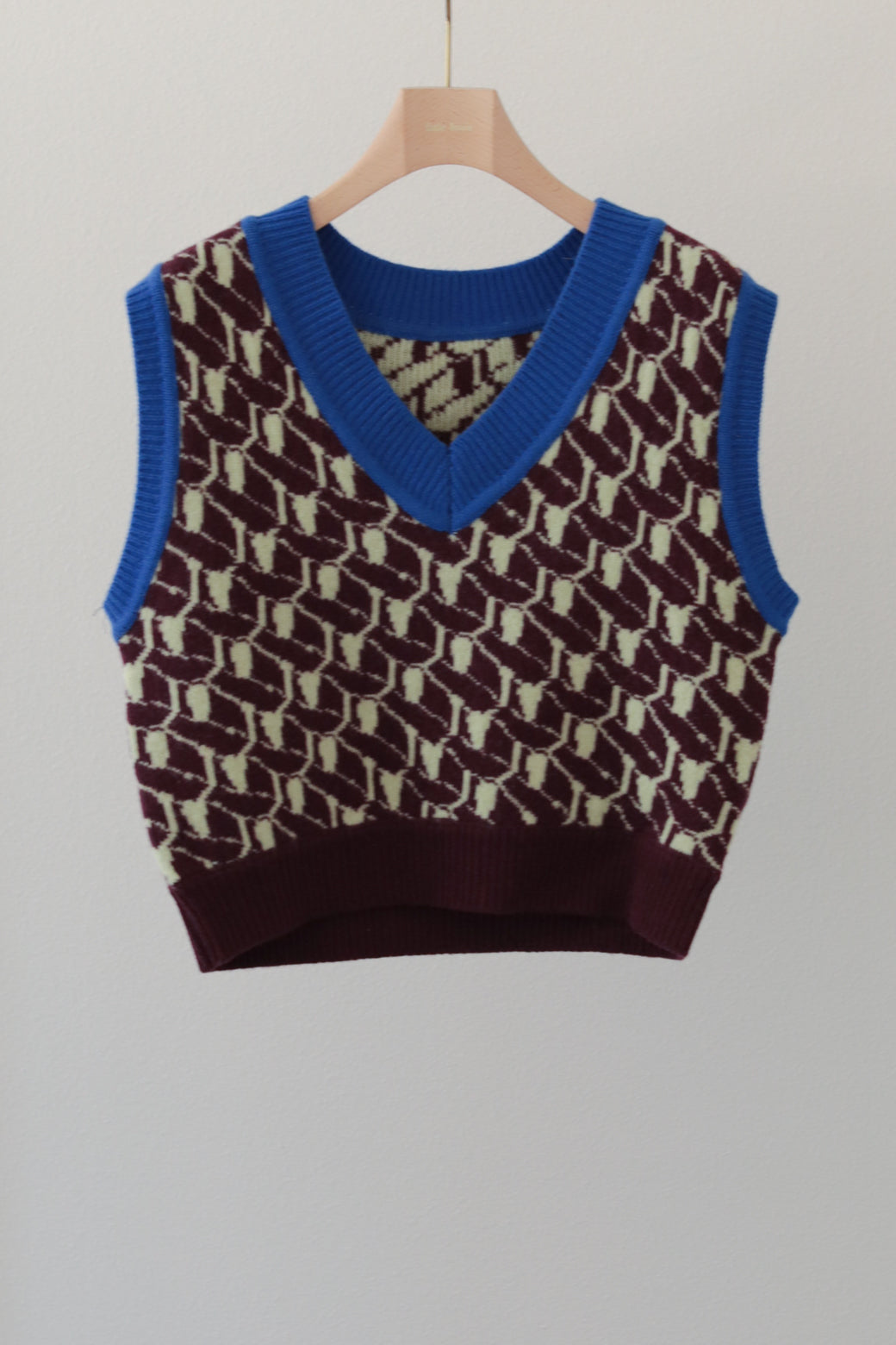Geometric V Short Knit Vest (ls24308K)