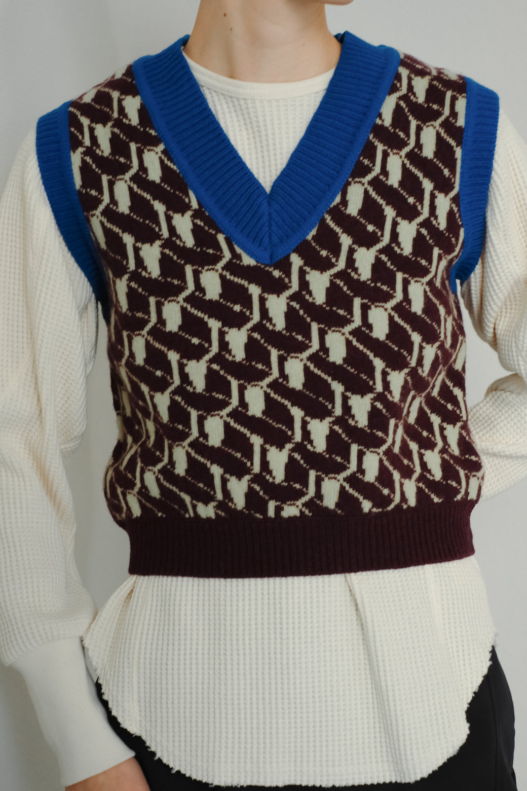 Geometric V Short Knit Vest (ls24308K)