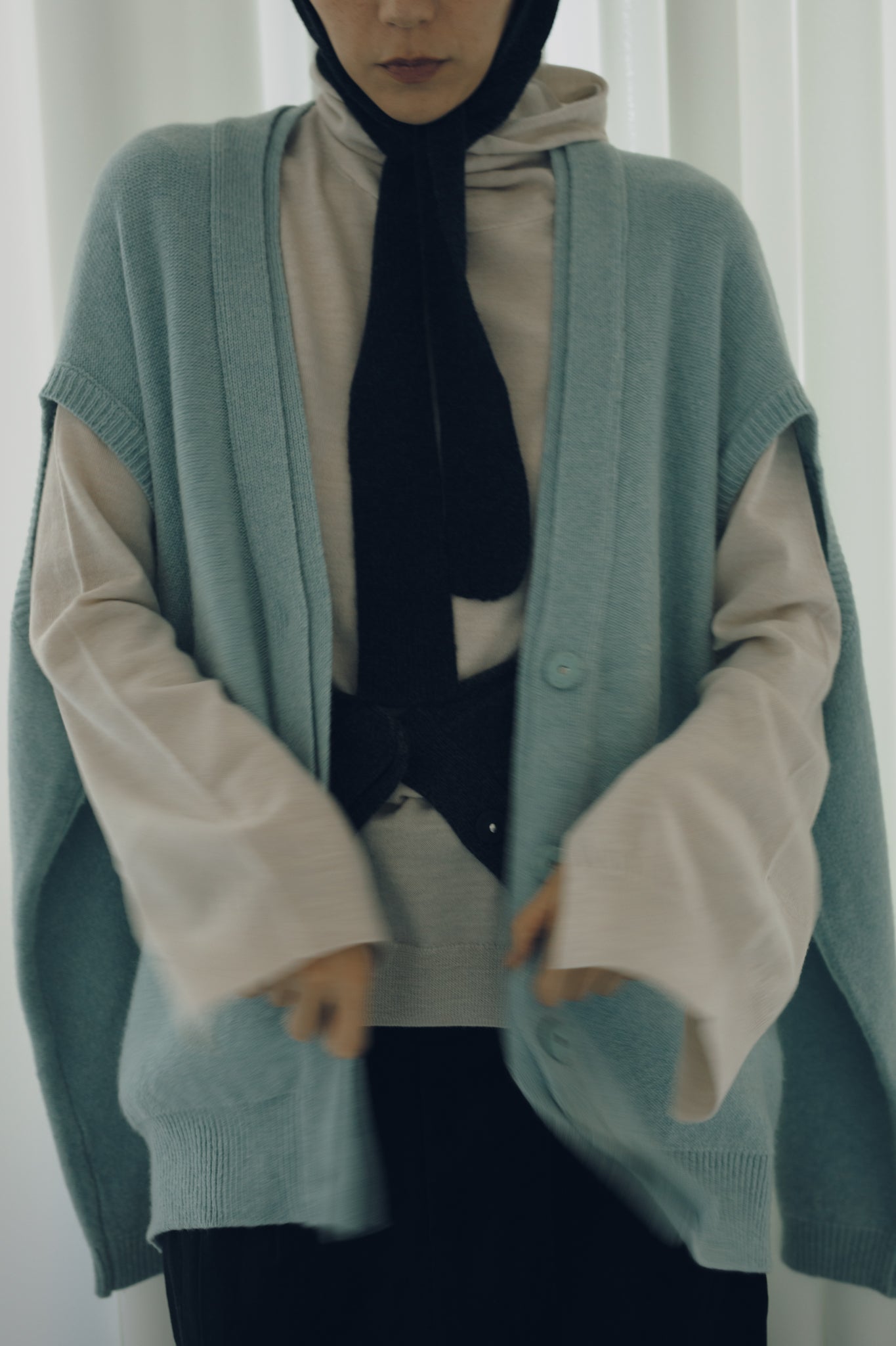 Extra Fine Merino Wool Cut Out Knit Cardigan (ls54542K)