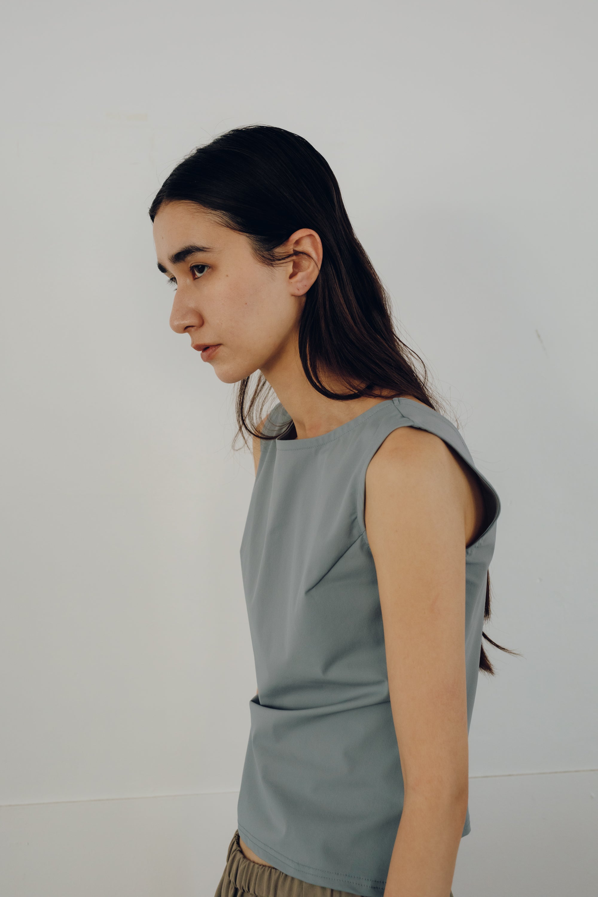 Recycled Nylon Boat Neck Sleeveless Top(ls64621T )