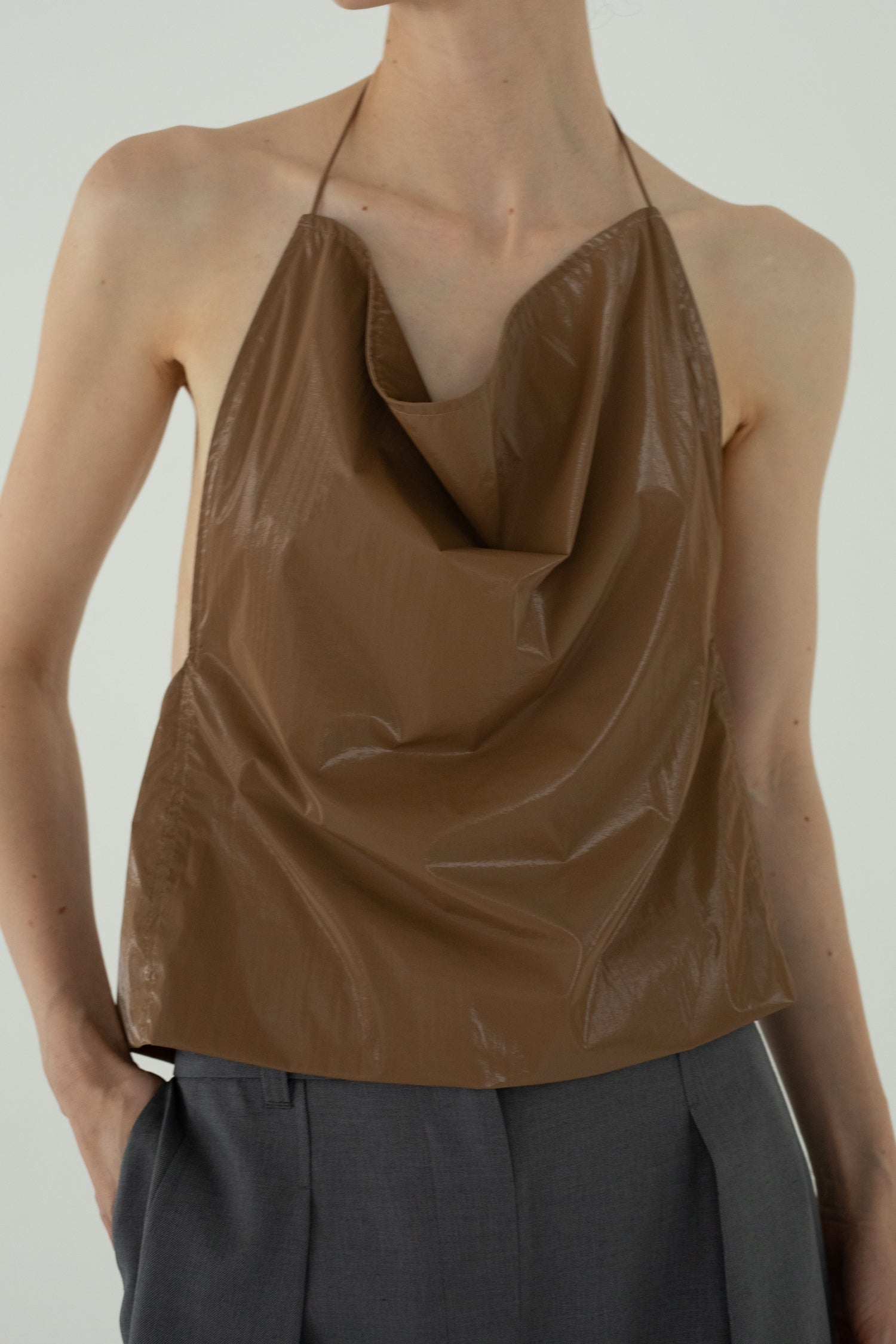 Plastic Fabric Halter Top (ls62573T)