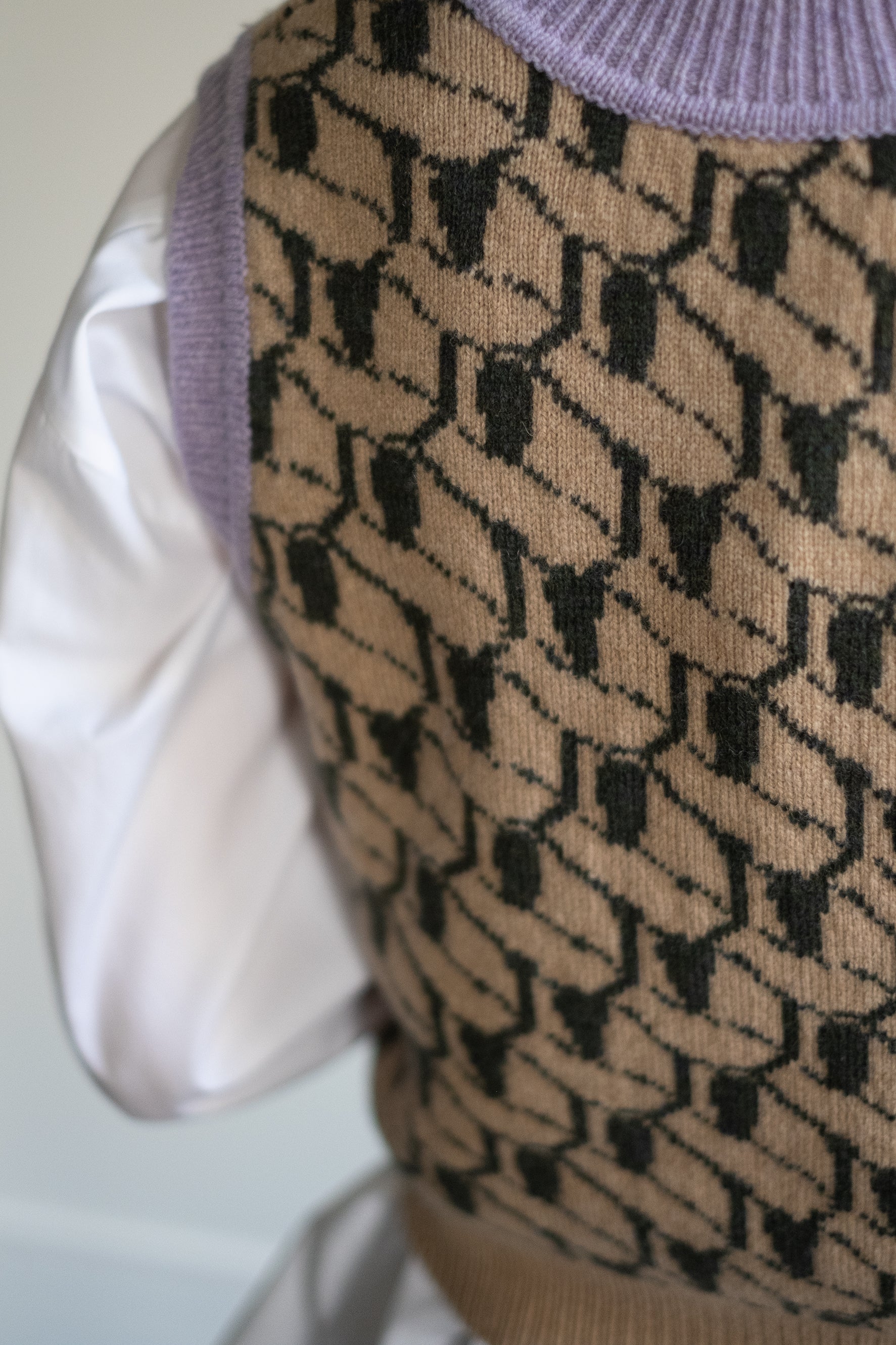 Geometric V Short Knit Vest (ls24308K)