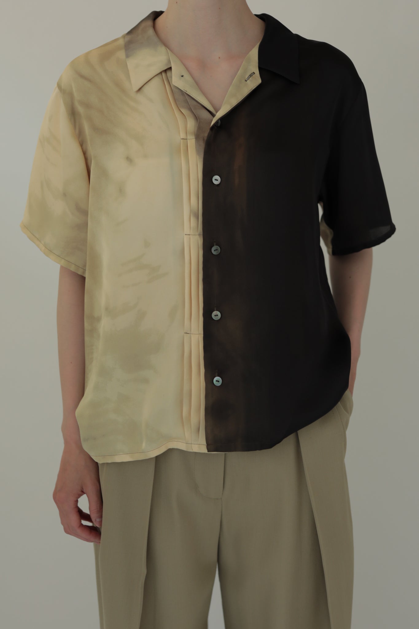Gradation Print Asymmetric Tucked Shirt (ls32367T)