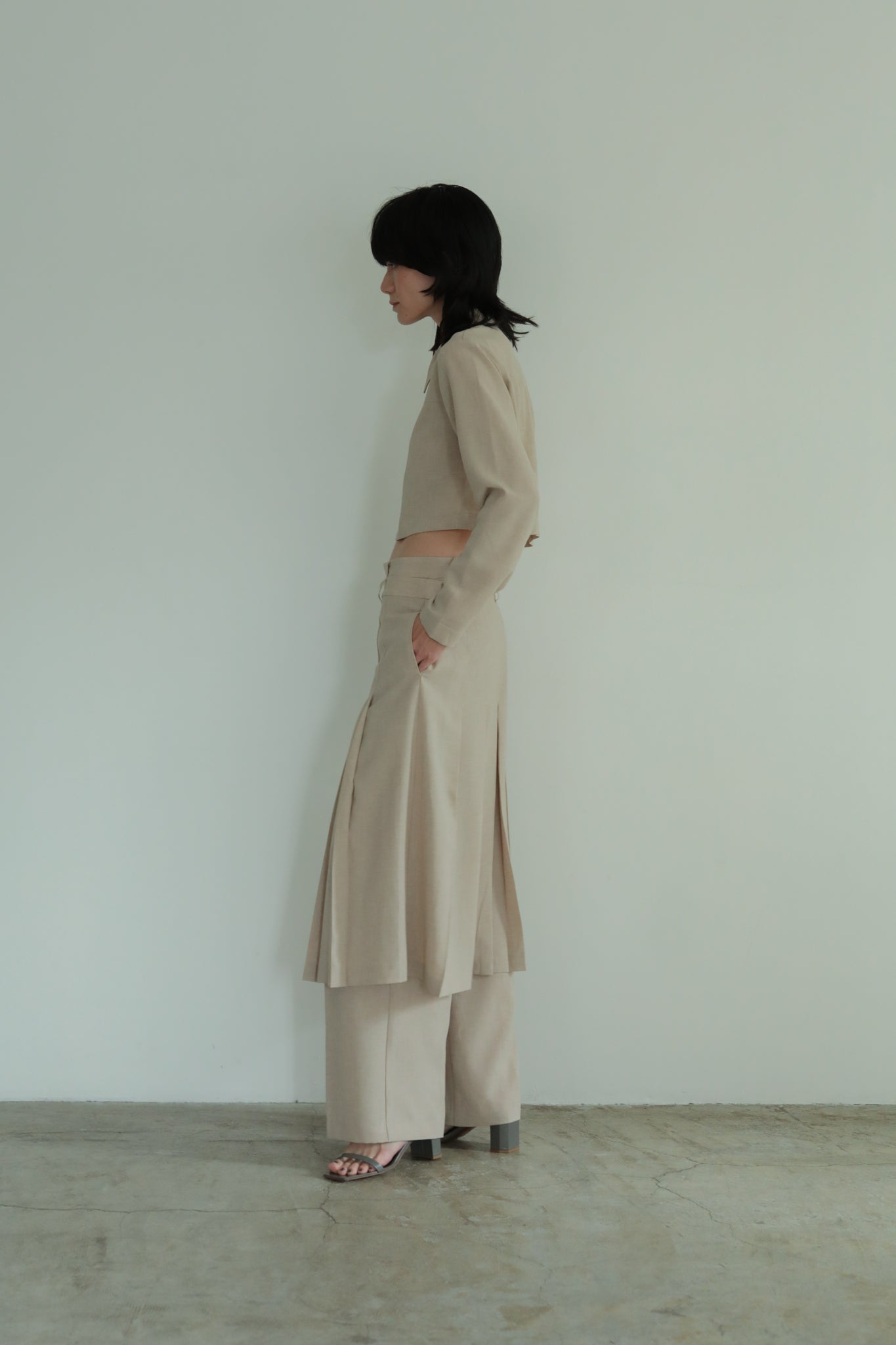 Hip Hugger Center Slit Pleated Skirt (ls42437S)