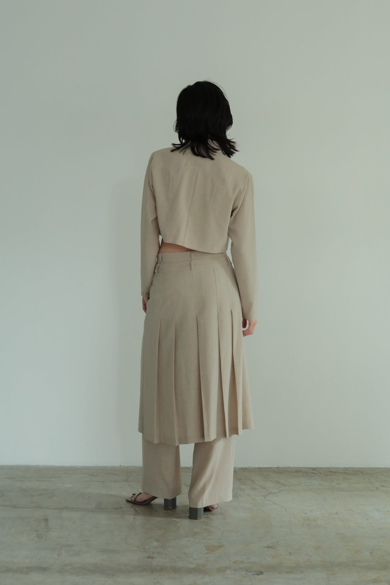 Hip Hugger Center Slit Pleated Skirt (ls42437S)