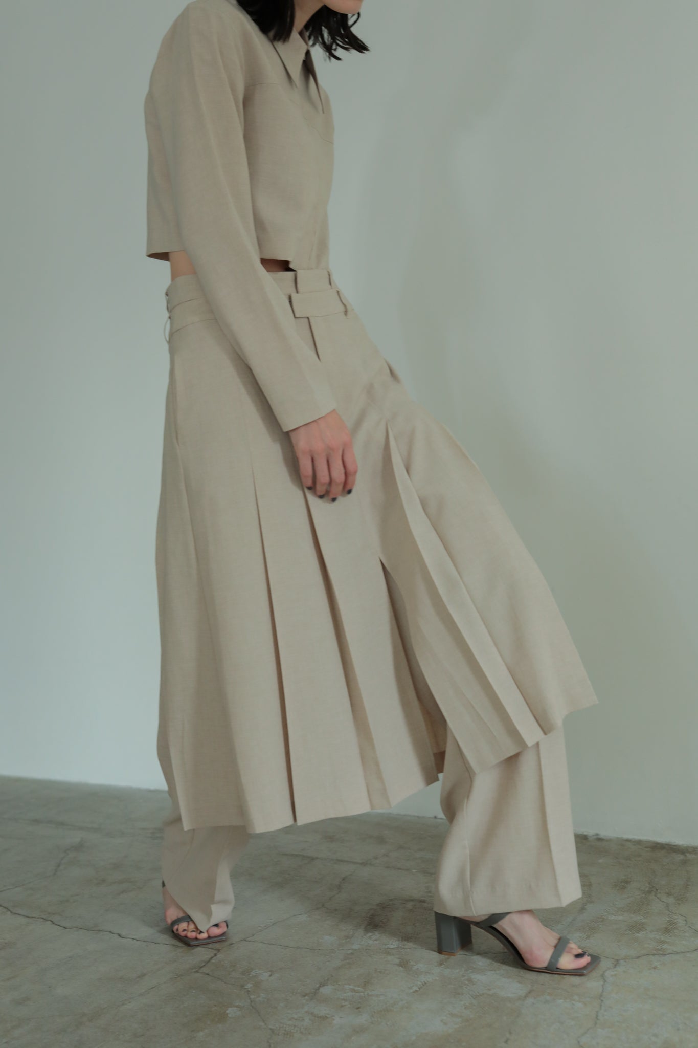 Hip Hugger Center Slit Pleated Skirt (ls42437S)