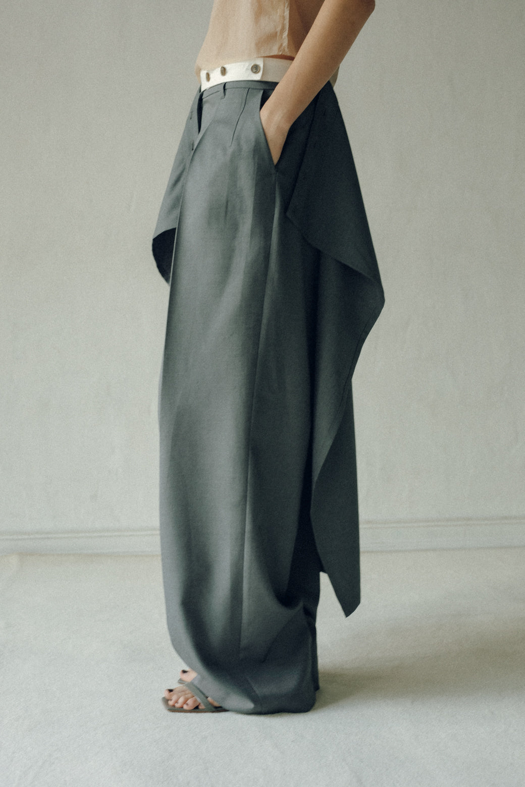 Wool Mix Hip Huggers Tucked Wide Slacks (ls62586P)