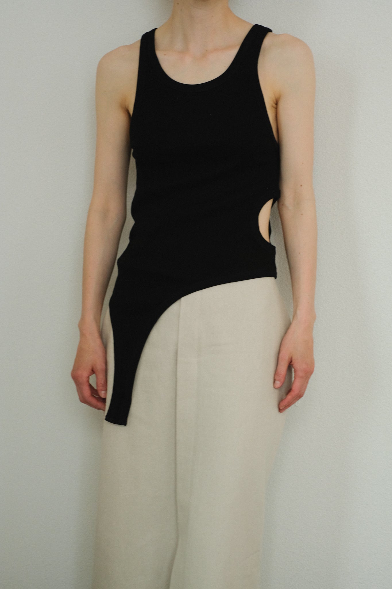 Asymmetric Cut Out Tank(ls42472T)