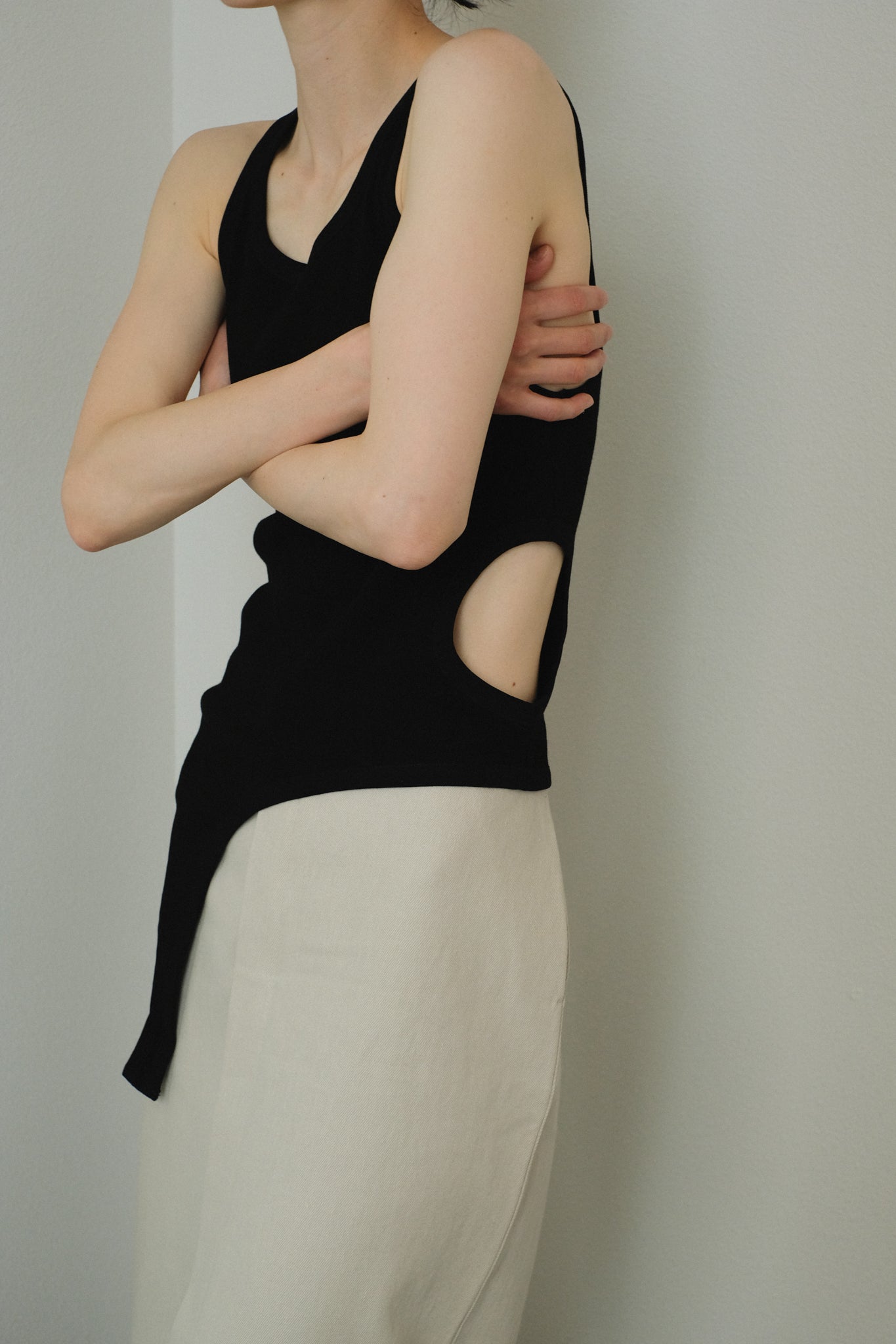 Asymmetric Cut Out Tank(ls42472T)