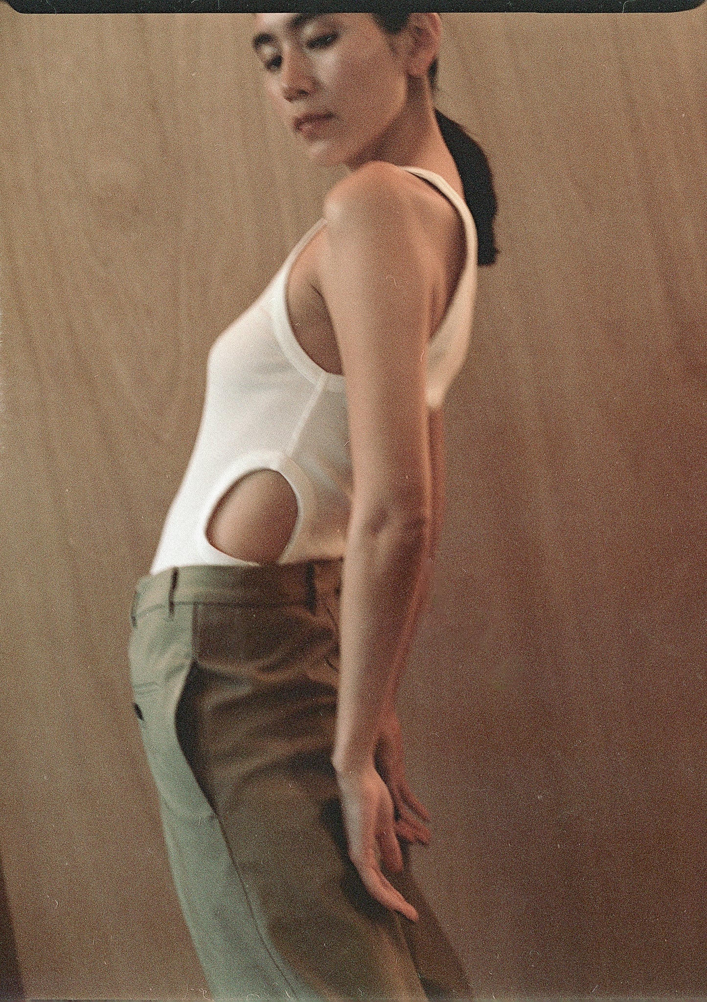 Asymmetric Cut Out Tank(ls42472T)