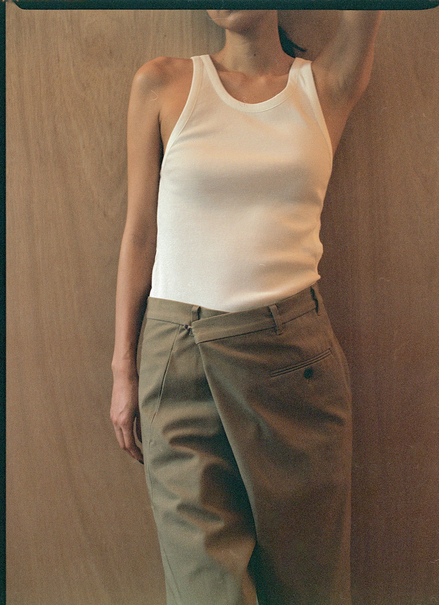 Asymmetric Cut Out Tank(ls42472T)