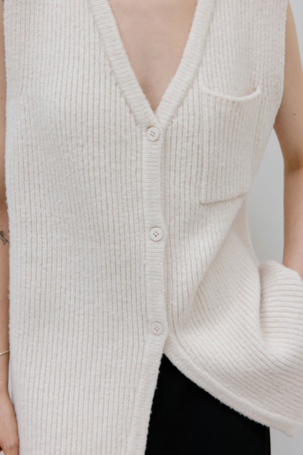 【Studio Doe】X-silhouette Knitted Vest(DN-259OKV01)