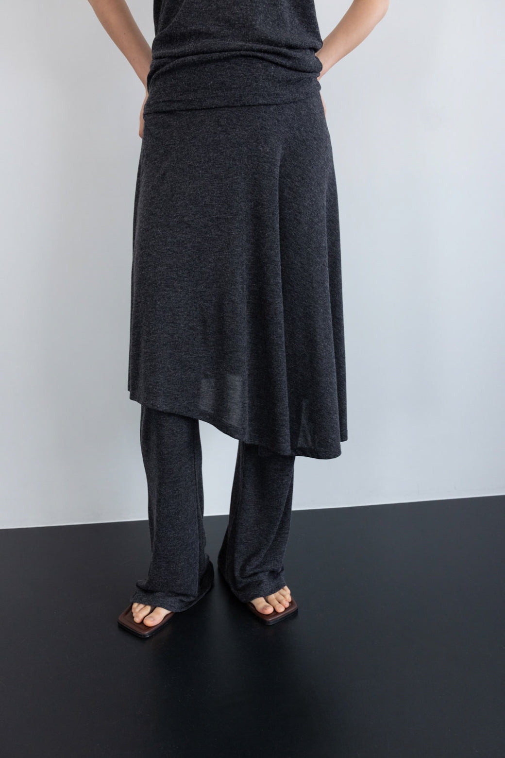 【Studio Doe】Ultra Stretch Asymmetric Skirt(LD-259OSK22)