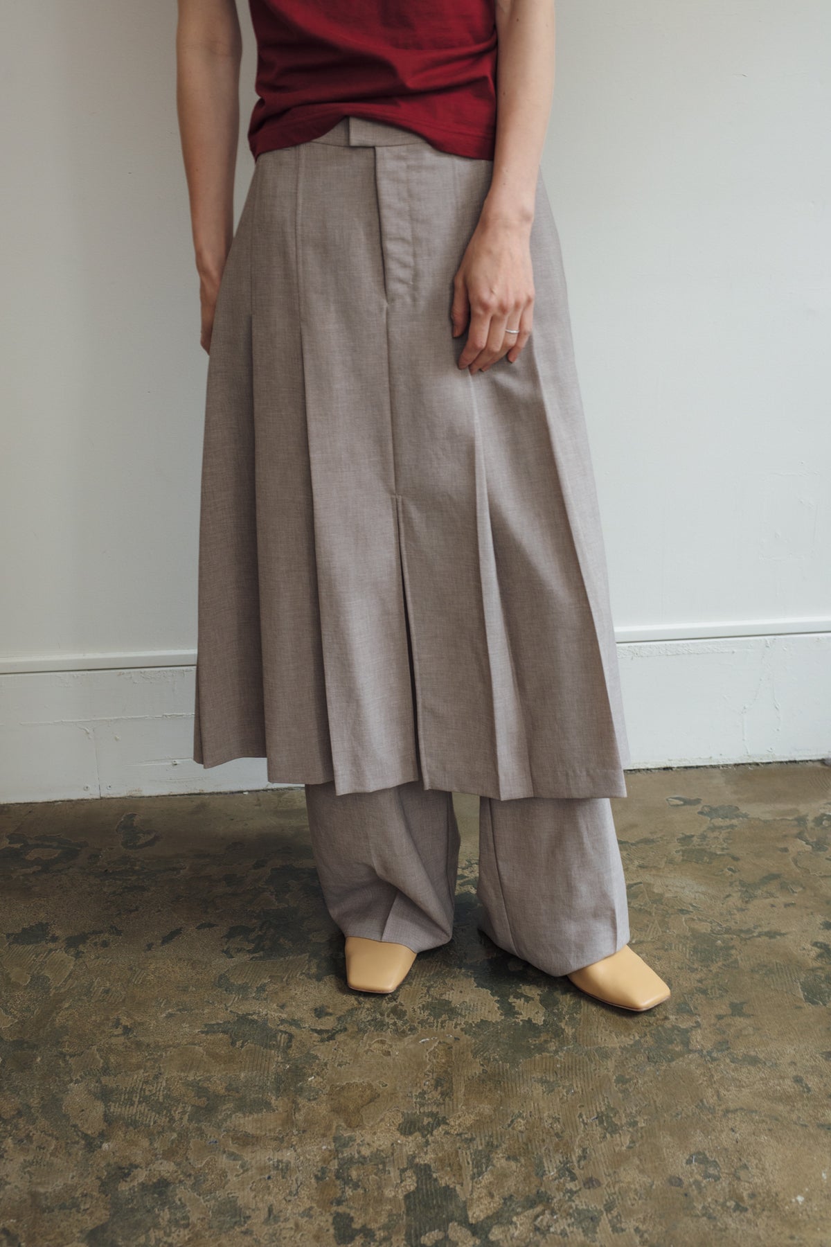 Hip Hugger Center Slit Pleated Skirt (ls42437S)