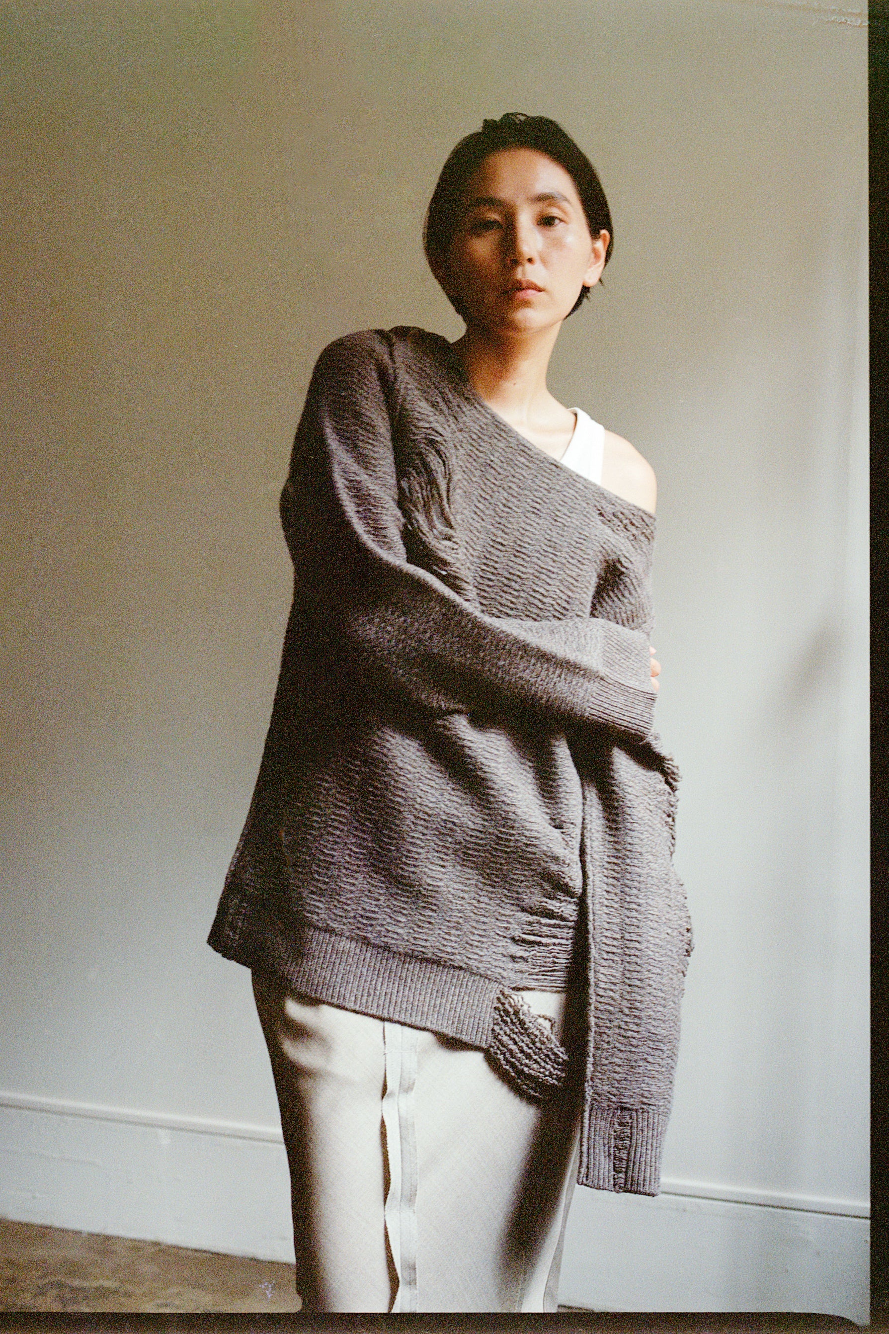 Extra Fine Merino Wool Distressed Sweater (ls44470K)