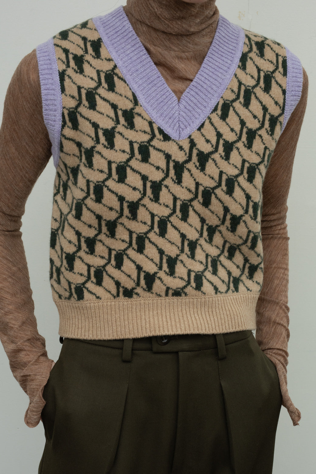 Geometric V Short Knit Vest (ls24308K)