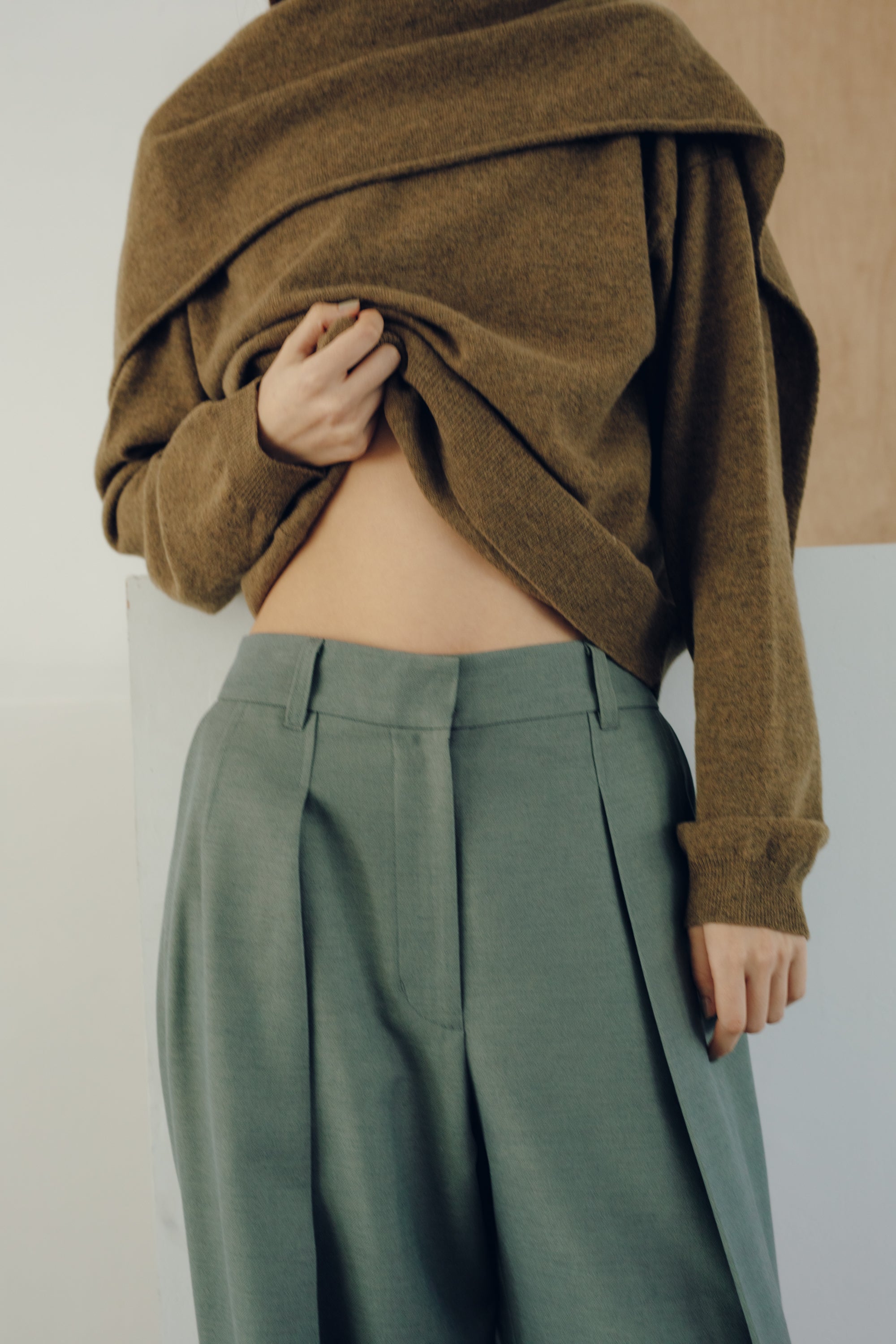 【展示会/後】Wool Mix Hip Huggers Tucked Wide Slacks FW ( ls64626P) ¥36,300-