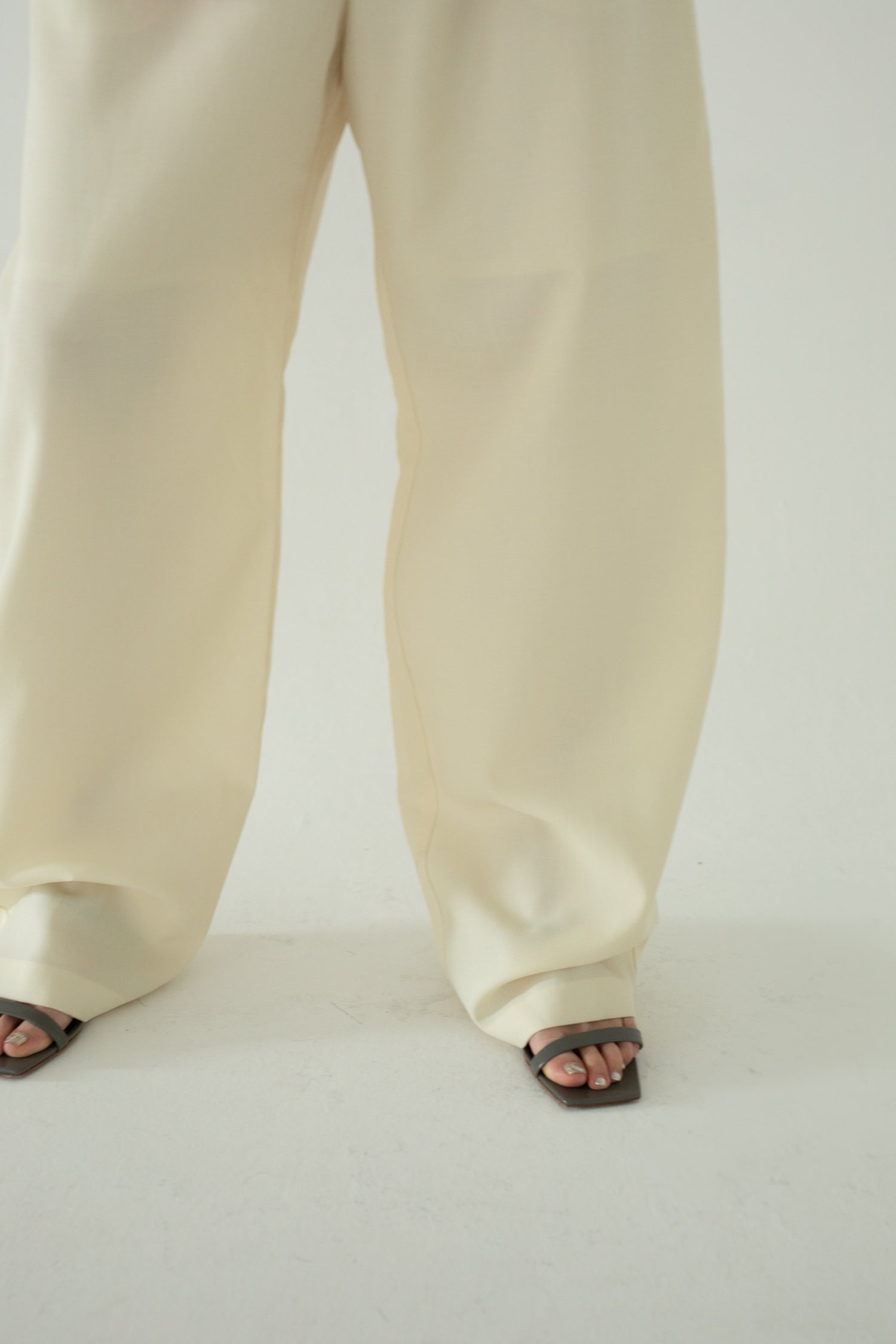 【展示会/後】Wool Mix Curved Trousers (ls62581P) ¥35,200-