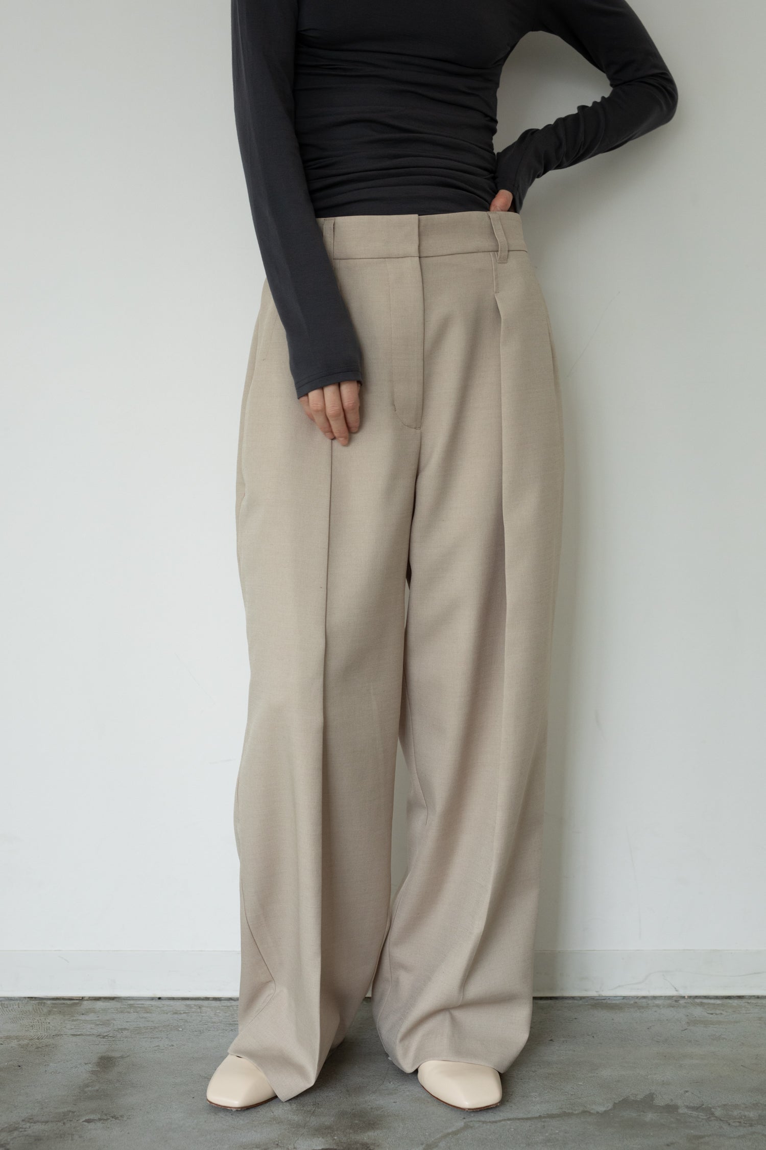 【展示会/後】Wool Mix Hip Huggers Tucked Wide Slacks (ls62586P) ¥36,300-
