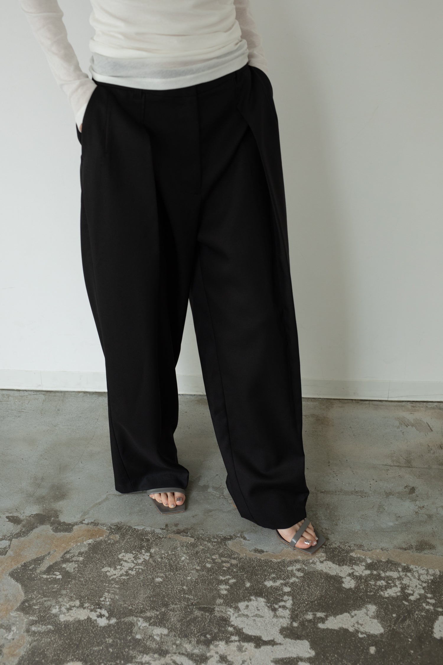 【展示会/後】Wool Mix Hip Huggers Tucked Wide Slacks (ls62586P) ¥36,300-