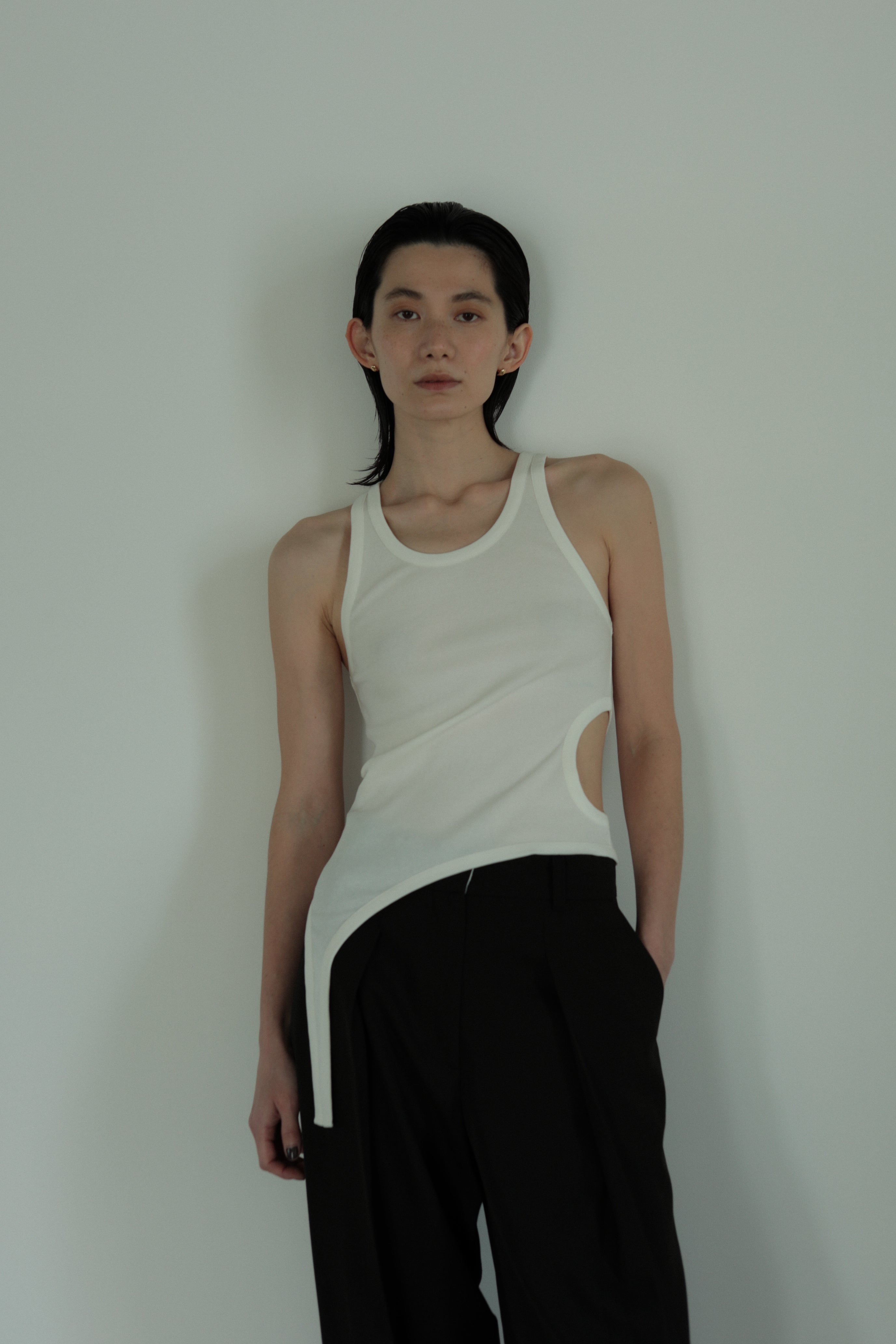 Asymmetric Cut Out Tank（ls42472T）