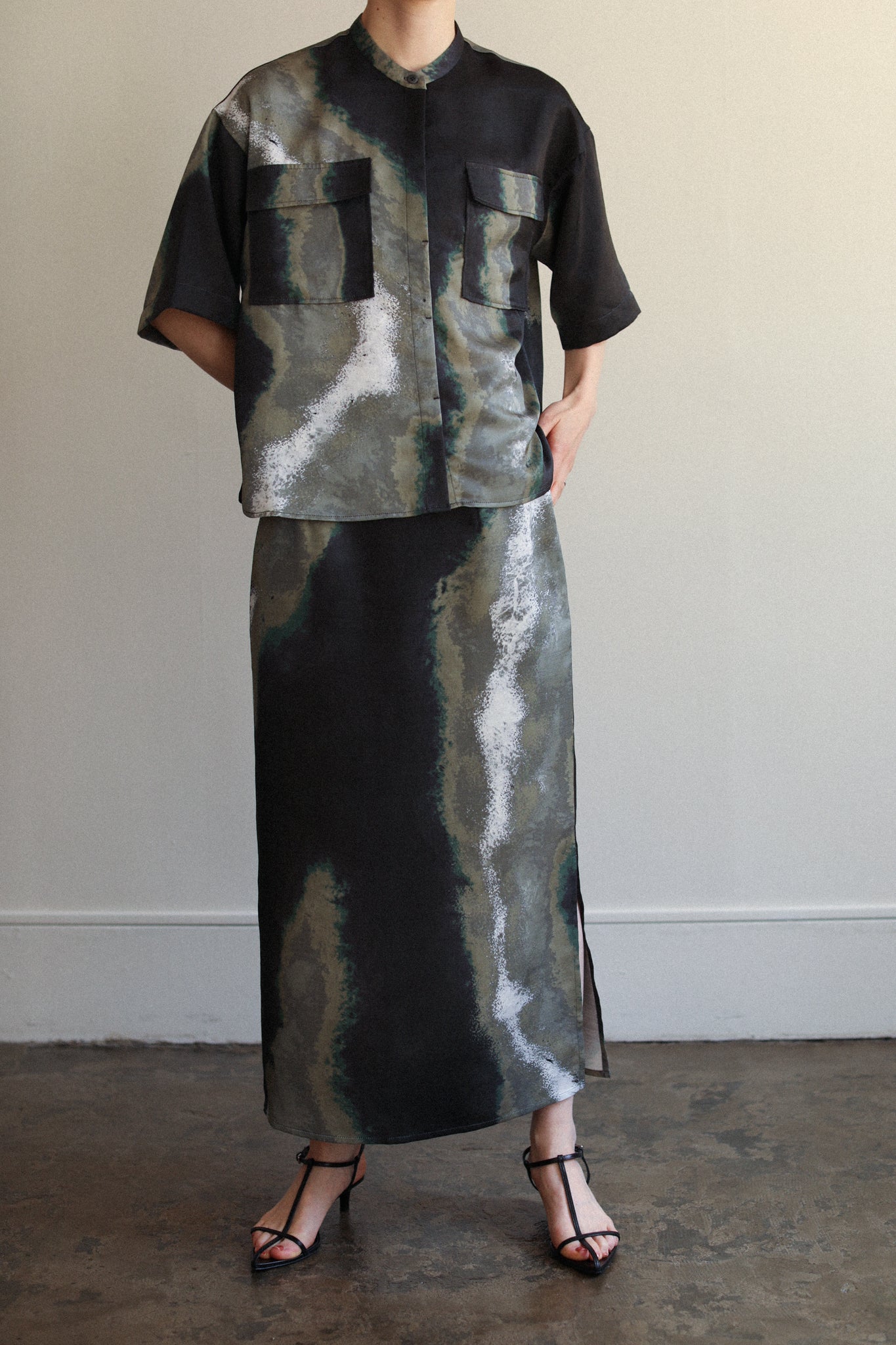 Earth Print Stand Collar Shirt（ls22282T）