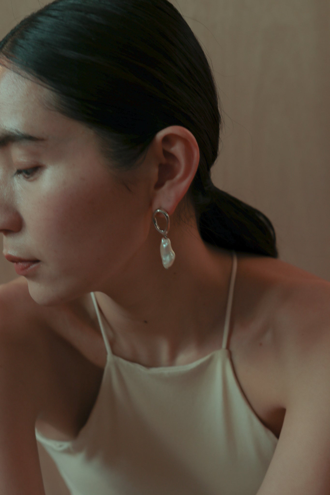 【ESRA DANDIN】Mini Drop Earrings w/Baroque Pearl（ED19002E004）