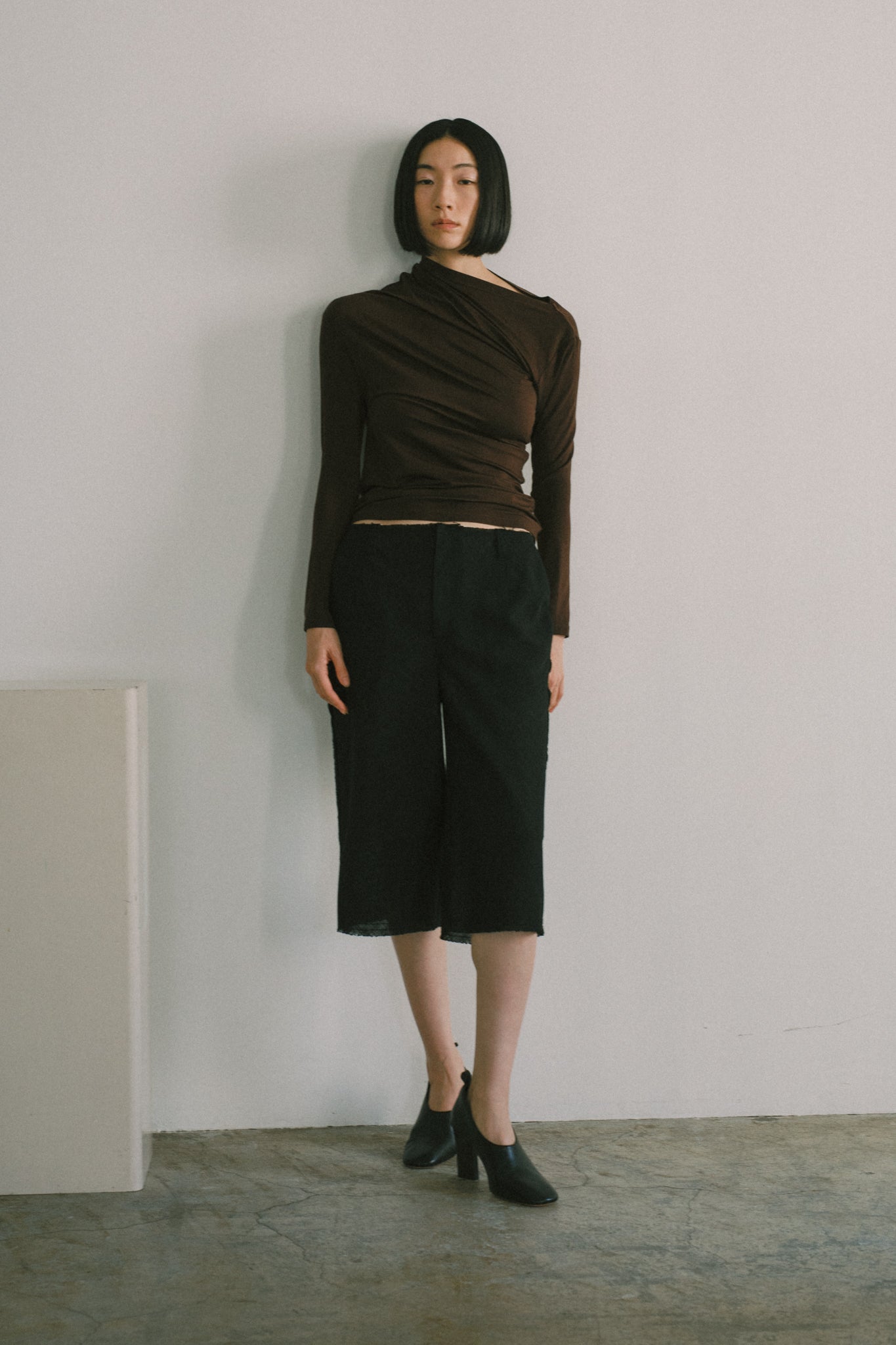 Linen Like PL Unhemmed Hip Hugger Half Pants (ls72655P)