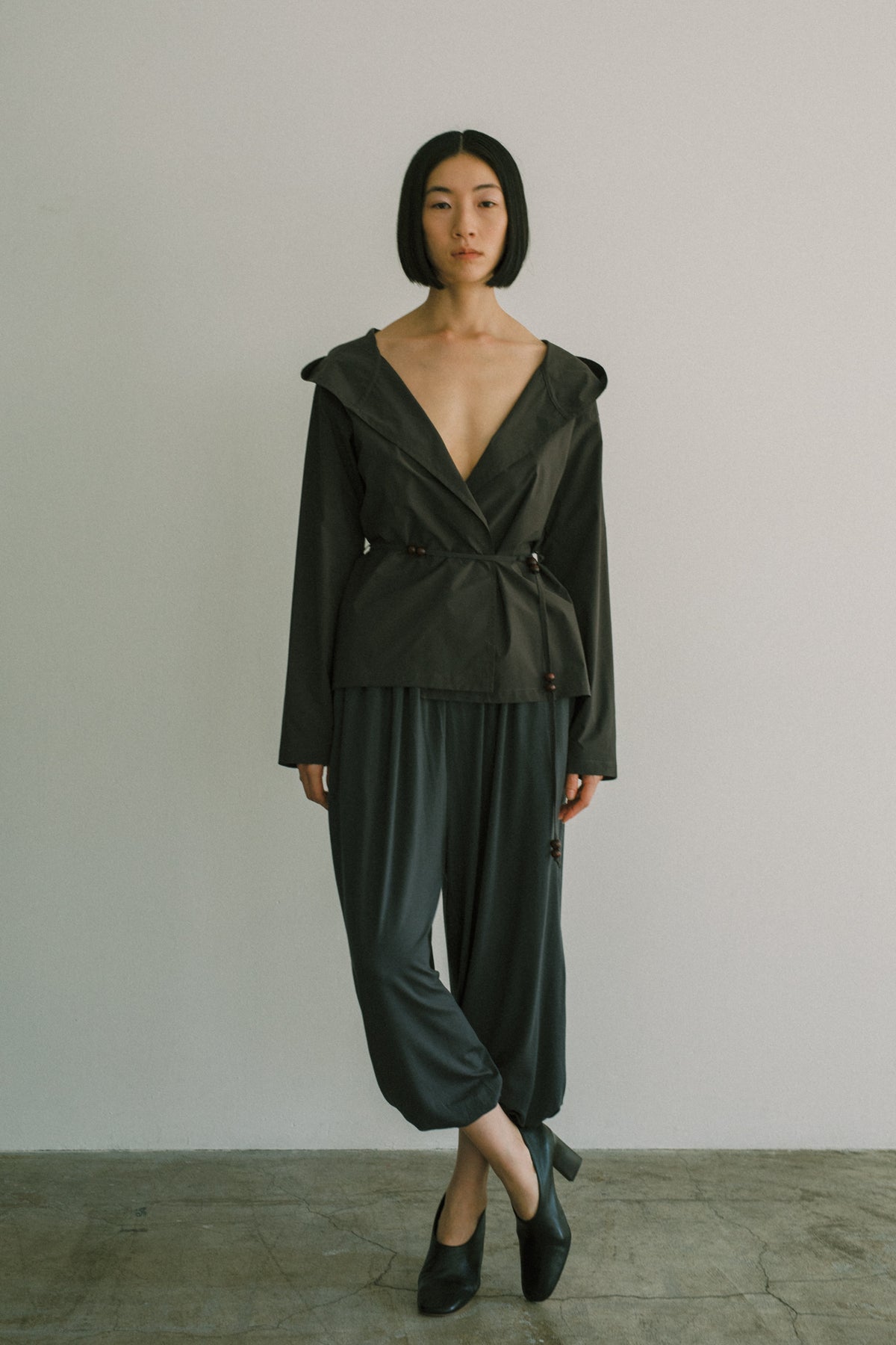 Water Side to Land Hoodie With Bead Belt (ls72648J)