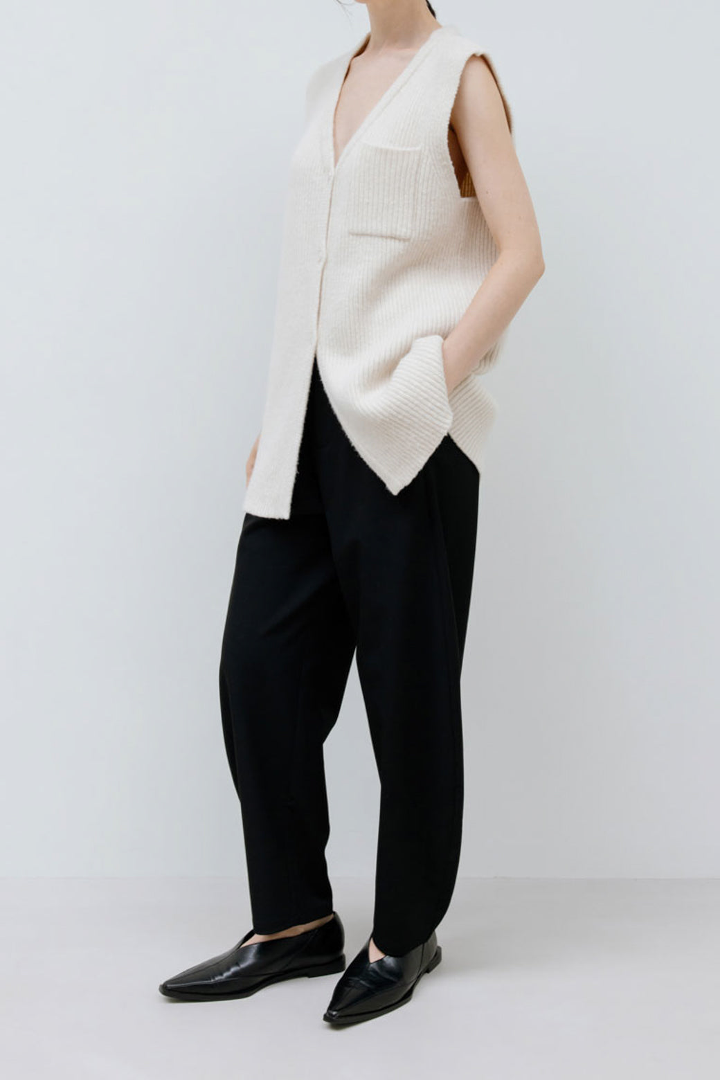 【Studio Doe】X-silhouette Knitted Vest(DN-259OKV01)