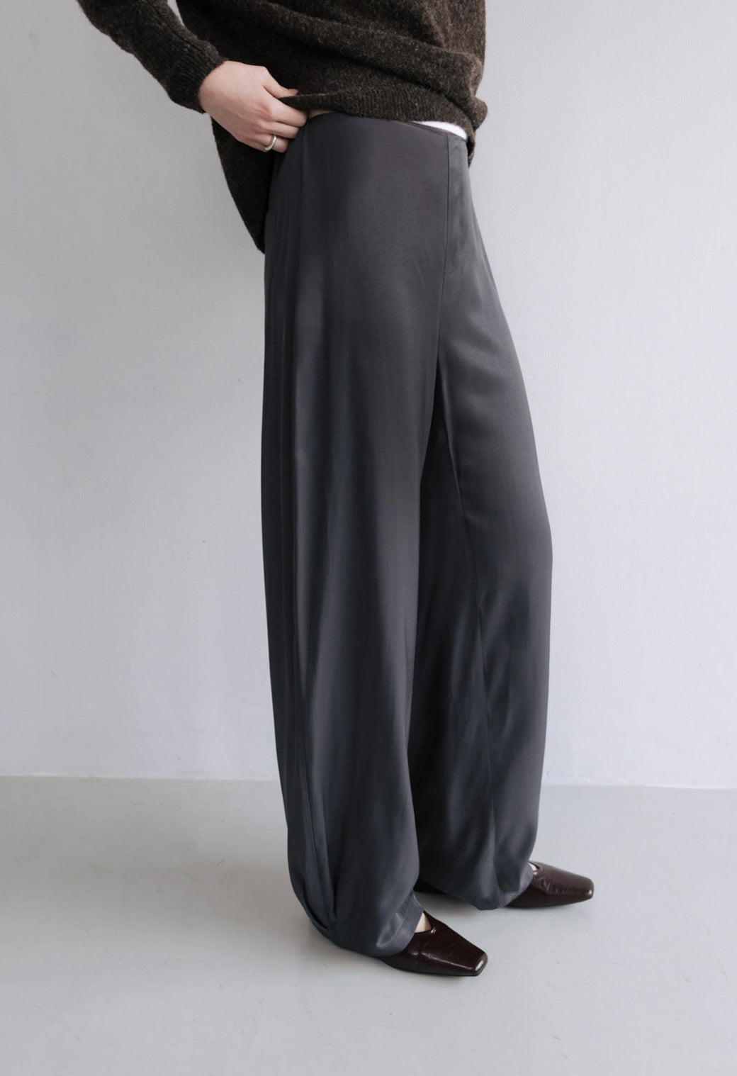 【Studio Doe】Matt Satin Easy Pants(DN-261ODP10)