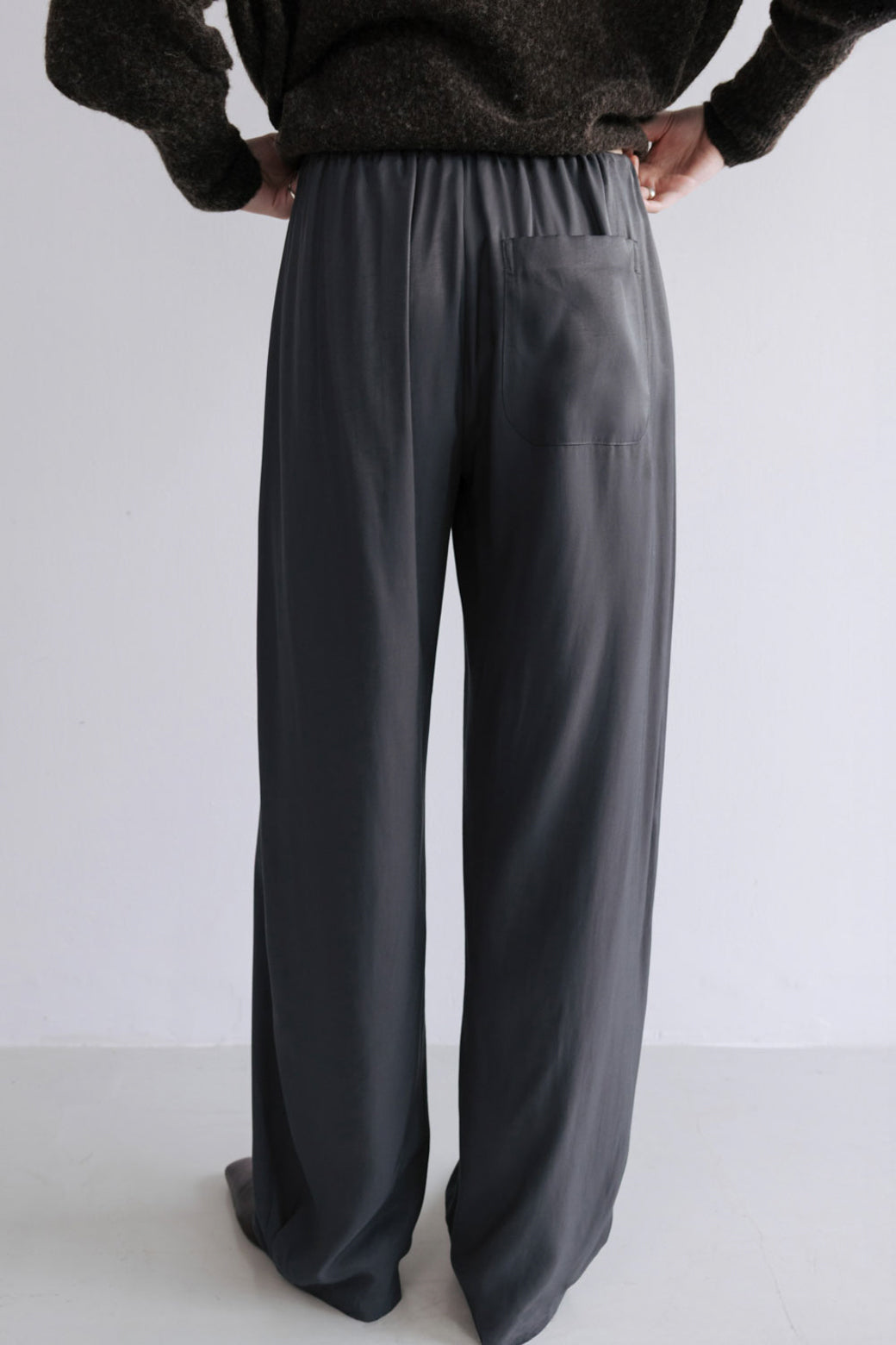 【Studio Doe】Matt Satin Easy Pants(DN-261ODP10)