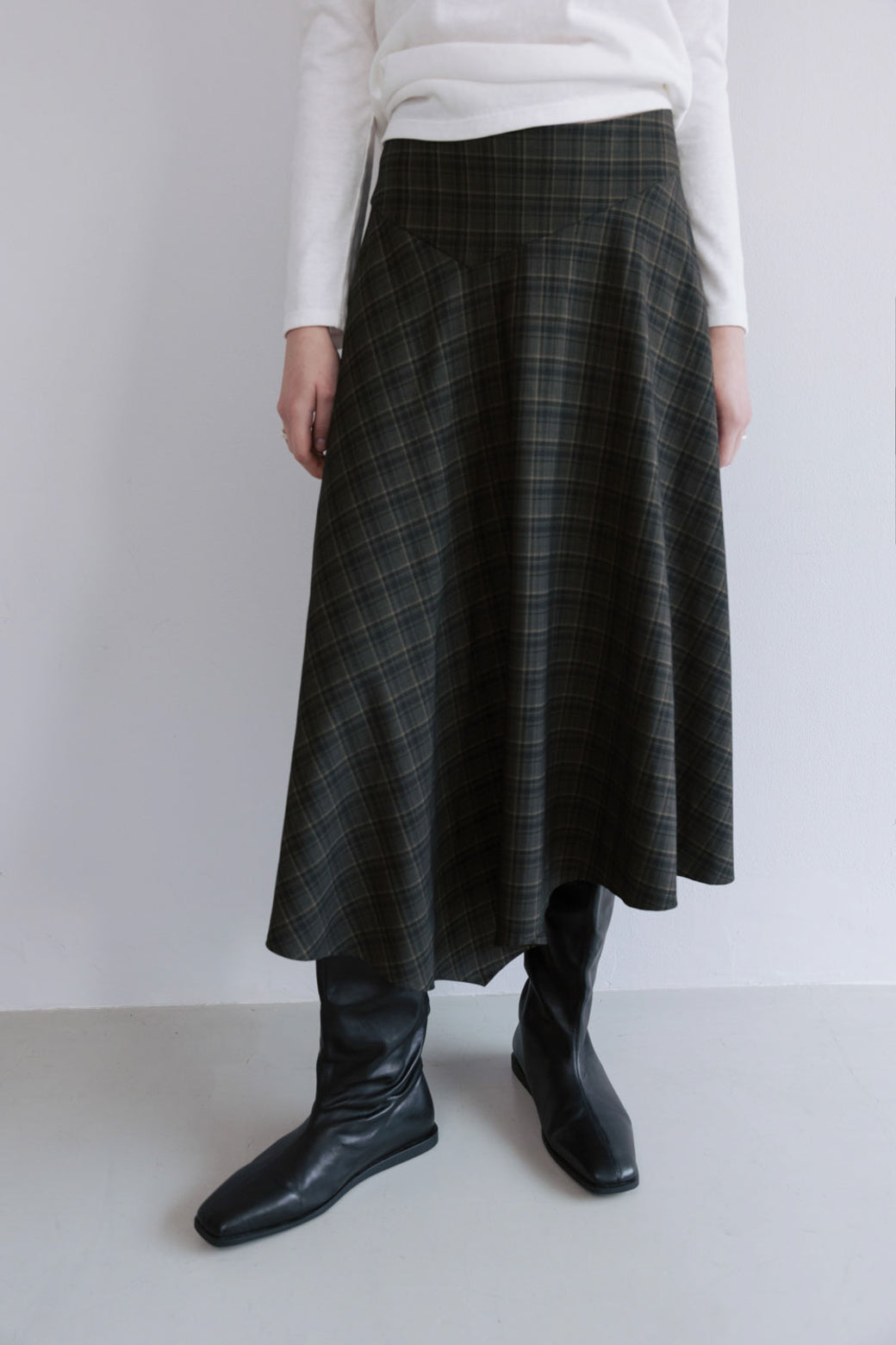 【Studio Doe】Asymmetrical Plaid A-line Skirt(DN-261OLK32)